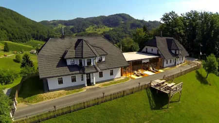 Guesthouse Jelenov Greben Отели в г. Подчетртек