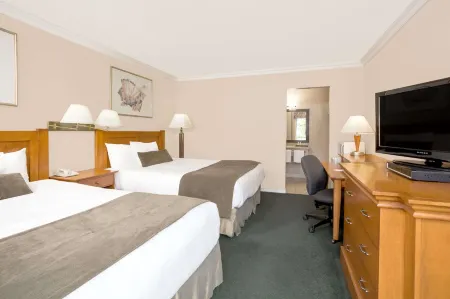 Howard Johnson by Wyndham Downtown Kamloops