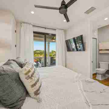 Crescent Beach House Rooms