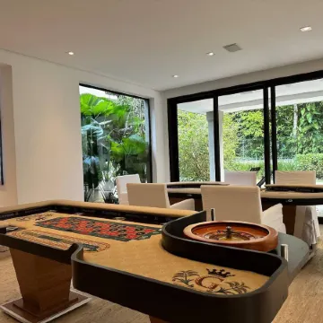 Mans o 6 Suites Riviera