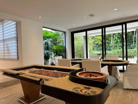 Mans o 6 Suites Riviera