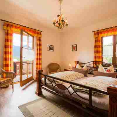 Pension Etzerschlössl Rooms