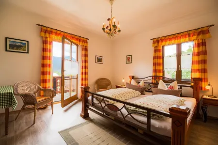 Pension Etzerschlössl Отели рядом с достопримечательностью «Кельштайнхаус»