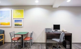 Days Inn by Wyndham Hays