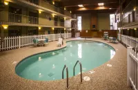 Ramada by Wyndham Marquette - Pools