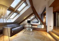 Eurostars Thalia Các khách sạn gần Old Town Bridge Tower