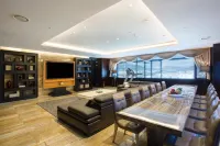 I Square Hotel