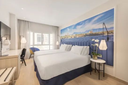 Eurostars Mediterranea Plaza Hoteles cerca de Escultura San Juan Bautista de Salvador Dalí