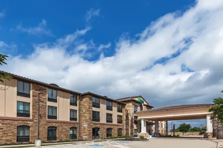 Holiday Inn Express & Suites Austin NW - Lakeway Отели рядом с достопримечательностью «High 5»