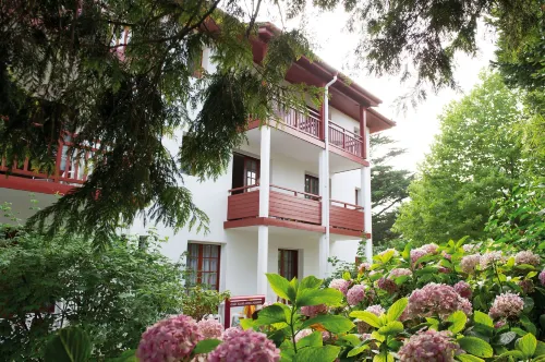 Hôtel & Résidence Vacances Bleues Orhoïtza فنادق في Hendaye