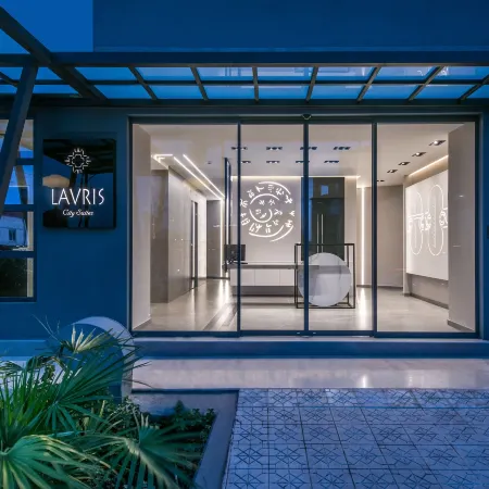 Lavris City Suites
