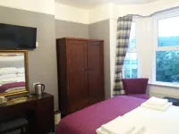The Groveside Guest House - parking