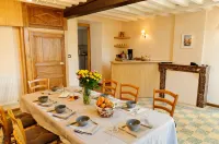 La Ferme Aux Charmes Hotels in Maubeuge