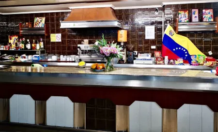 Hostal Louro Отели рядом с достопримечательностью «Kim Williams Nature Trail»