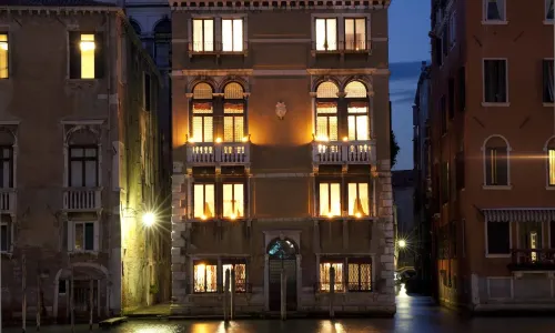 Palazzetto Pisani Grand Canal