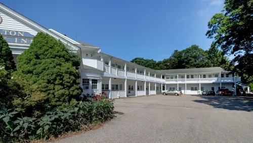 Hamilton Village Inn Hotels in North Kingstown