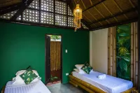 Fox & the Firefly Cottages Hotels in Loboc