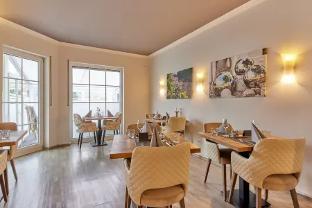 Moselhotel Weinhaus Simon Отели в г. Озан-Монцель