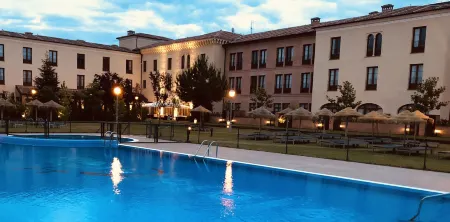 Hotel Cándido Отели в г. Сан-Кристобаль-де-Сеговия