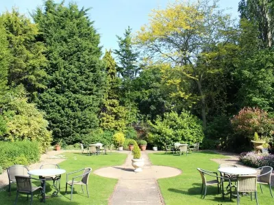 Cley Hall Hotel in zona Birchgrove Garden Centre