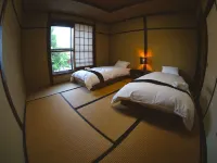 Ha-Mon Hotele w: Otari