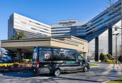 DoubleTree by Hilton Hotel Newark Airport Отели рядом со станцией Newark Broad St