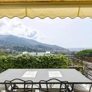 Joivy Inviting Flat with Garden and Sea View in Rapallo