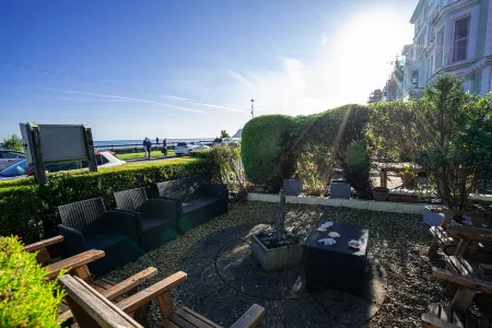 Can-Y-Bae Hotel Отели в г. Лландудно