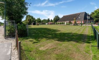 Stylish Farmhouse with Spa Tub
