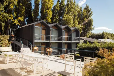 Apart Hotel Jardín Hotels near El Calafate Historical Interpretation Center