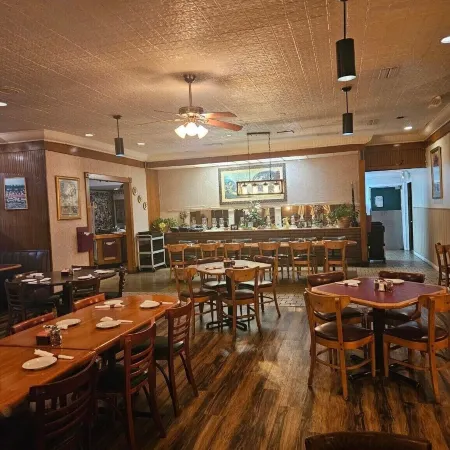 Days Inn & Suites by Wyndham Marshall