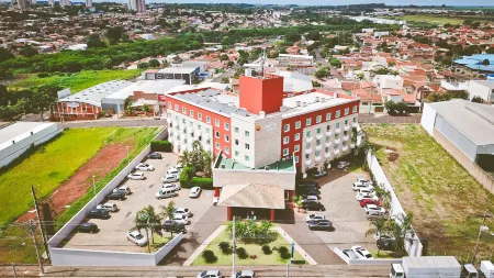 Comfort Hotel Araraquara Отели рядом с достопримечательностью «Kasa Kaya»