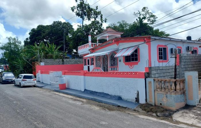 House Sleeps 2 with Garden and Parking