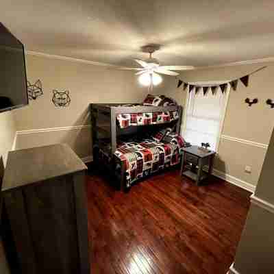 Kuntree Retreat by Beyond Expectations W Hot Tub Rooms