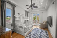 Luxury Home in Naples with Private Pool & Walk to the Beach by Esthetic Stays