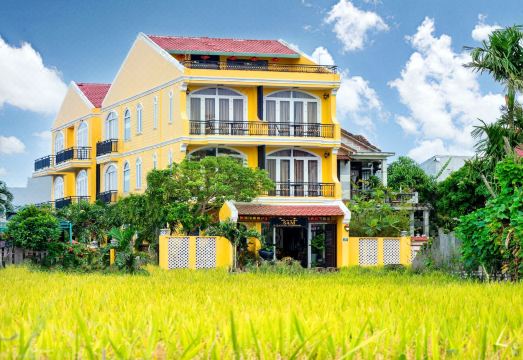 Sam Retreat Hoi An Villa의 실내 수영장 또는 객실 내부