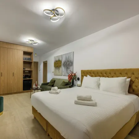 Bronze Suites