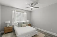 Canopy Cove Stunning 2BR Apt Heart of Downtown - Wifi