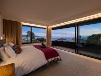 Blanc de Noir Luxe Grandeur Heated Pool and Spa Hotels in Mount Martha