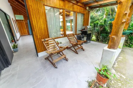 Violeta Homes Monteverde Отели рядом с достопримечательностью «San Luis Waterfall»