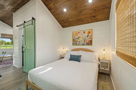 Vista Verde Farm Retreat - Stylish Cabins Nearby Springs