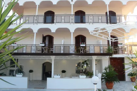 Villa Miriam Отели в г. Gragnano