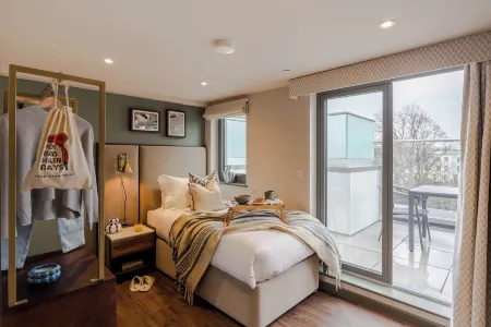 Waterside Living I Luxe Apartments Отели рядом с Аэропорт Бристоль