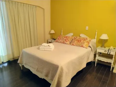 Hotel Augustus Отели рядом с достопримечательностью «Plaza Belgrano»