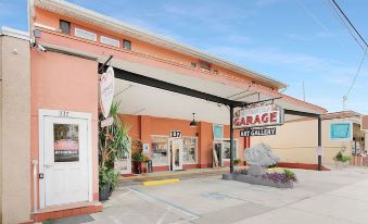 2 Steps to Ice Plant Apt in Downtown St Aug