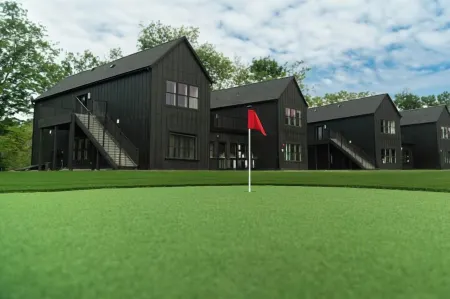 Spillway Lodges Отели в г. Торч Лейк Тауншип