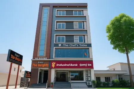Hotel the Heights Отели рядом с достопримечательностью «Piran Kaliyar Sharif»
