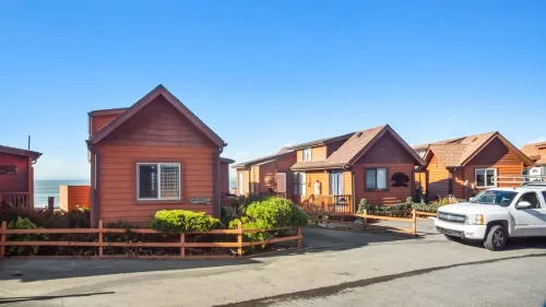 Hot Tub and Amazing Views - Stunning Oceanfront Hideaway