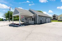 Refreshing Pool and Hot Tub Access - Charming Coastal Retreat