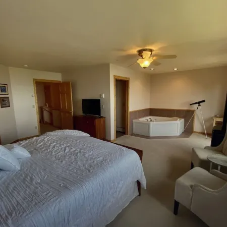 Aspen Shores: A Beautiful spacious three story home on Lake Superior